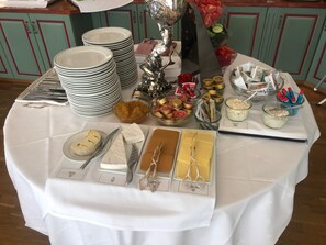 Tägliches inbegriffenes Frühstücksbuffet