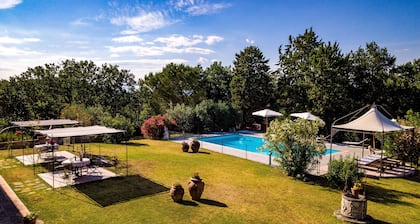 Cottage Murlo stunning hilltop castle peace & quiet countryside near art cities