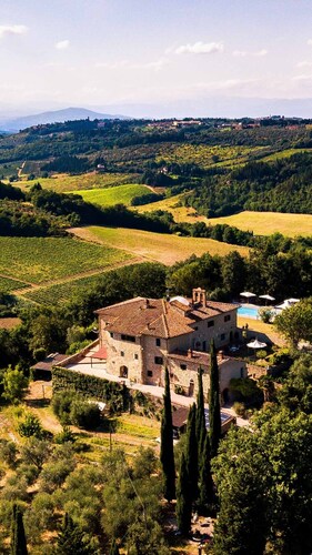 Cottage Murlo stunning hilltop castle peace & quiet countryside near art cities