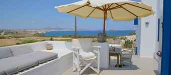 Ccladic villa with fantastic sea view
