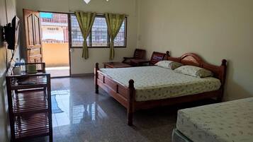 Family Double Room | Free WiFi, bed sheets