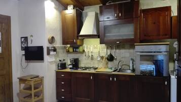 KylskÄp, mikrovÄgsugn, ugn och spishÀll