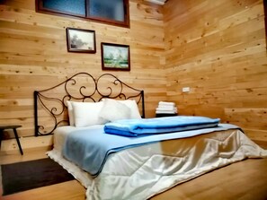 Kamar Double Standar | Tirai kedap cahaya, tempat tidur bayi gratis, dan Wi-Fi gratis