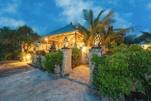 Se sirven desayunos, almuerzos y cenas; cocina local e internacional