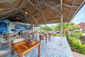 Breakfast, lunch, dinner served; local and international cuisine 