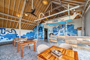 Se sirven desayunos, almuerzos y cenas; cocina local e internacional