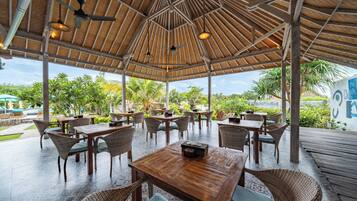 Breakfast, lunch, dinner served; local and international cuisine