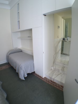 3 bedrooms, iron/ironing board, free WiFi, bed sheets - Elegant and quiet apartment in the city center (Piano di Sorrento)