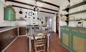 Kühlschrank, Ofen, Geschirrspüler, Hochstuhl
