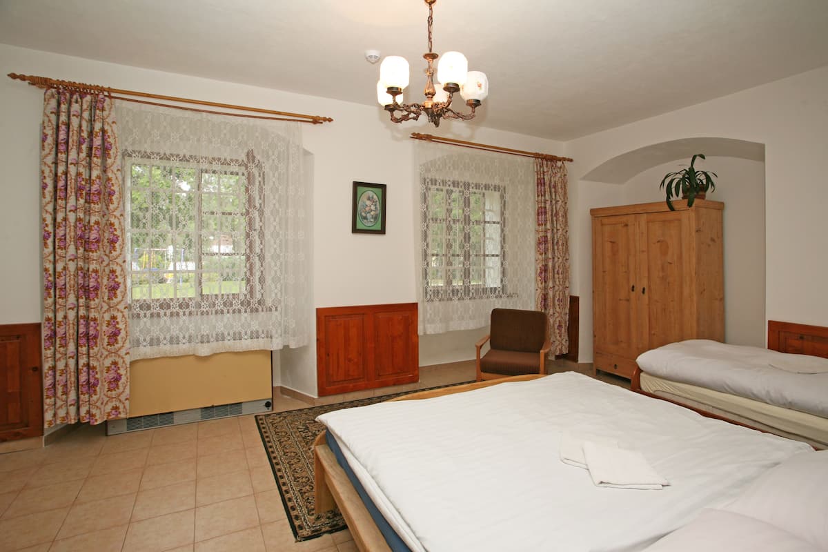 Apartment, 2 Bedrooms (1) | 1 bedroom, minibar, desk, blackout drapes