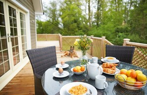 Outdoor dining - Located near Colchester and set in some amazing natural beauty. (Colchester)