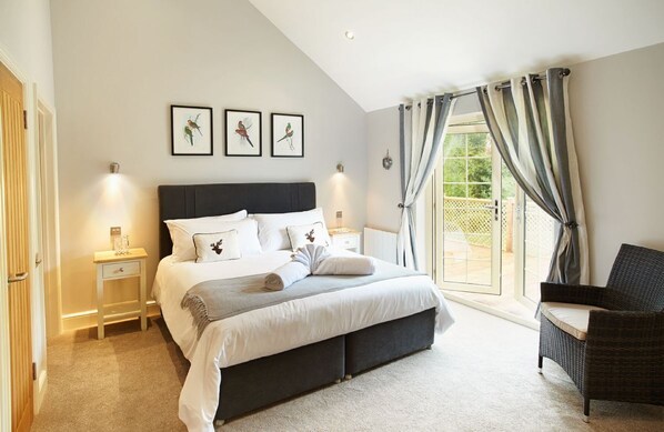 1 bedroom, iron/ironing board, internet, bed sheets - Campion Lodge holiday cottage is located near Colchester and set in some amazing natural beauty. (Colchester)