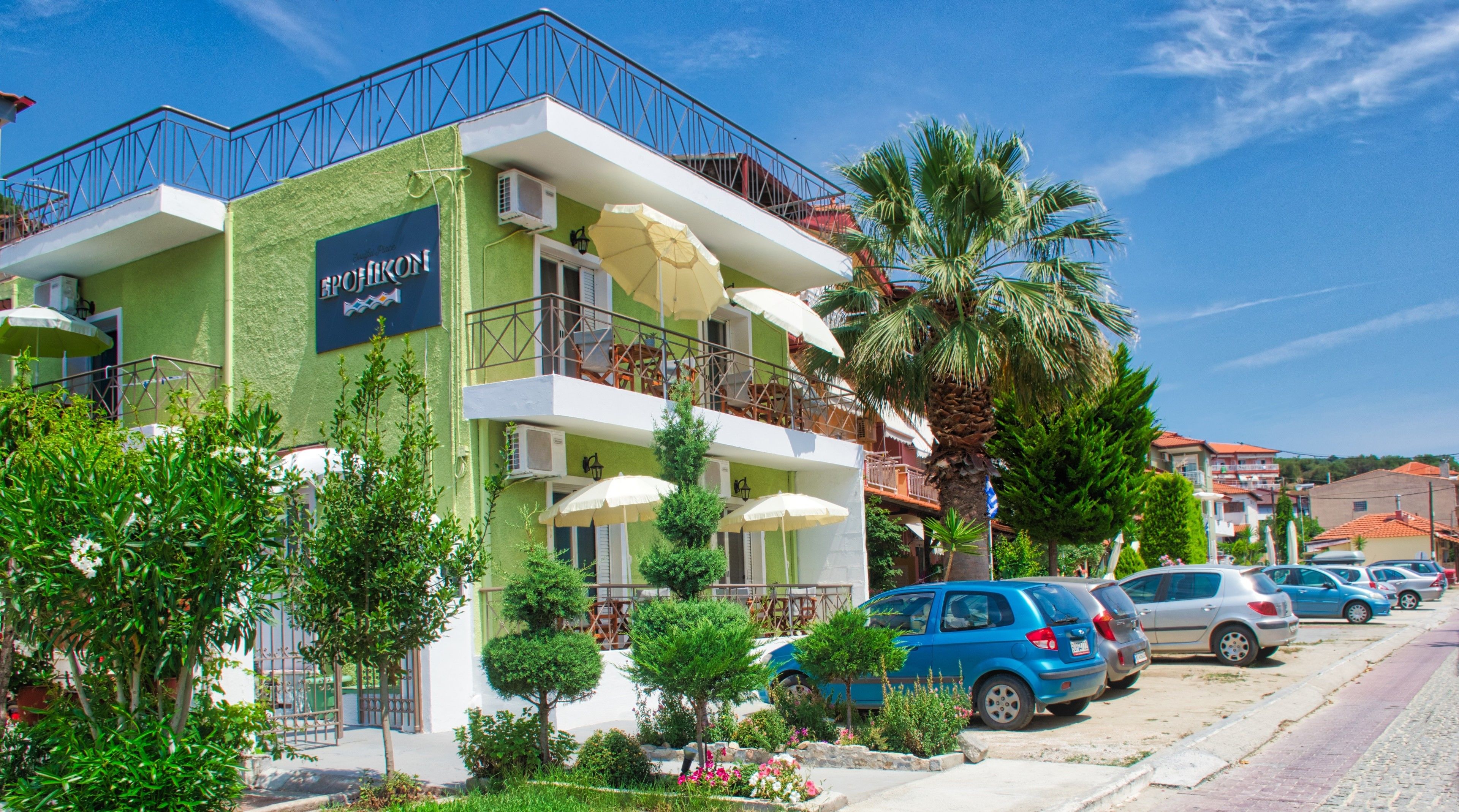 Vista frontal de la propiedad