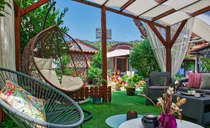 Courtyard - Epohikon Studios (Sithonia)