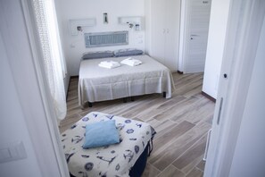 Bureau, Wi-Fi gratuit, draps fournis