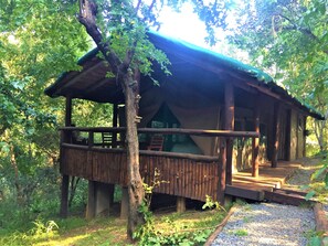 Tente luxueuse, vue sur le fleuve | Terrasse/patio