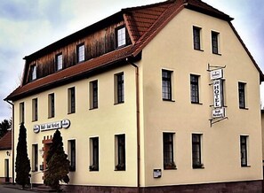 Front of property - Landhotel Stadt Nuernberg (Ahlsdorf)