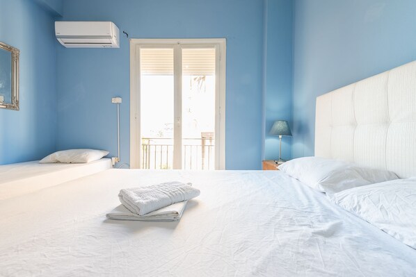 Grand Apartment (Near Metro #1) | Desk, free WiFi - Space Paradise Apartments (Athens)