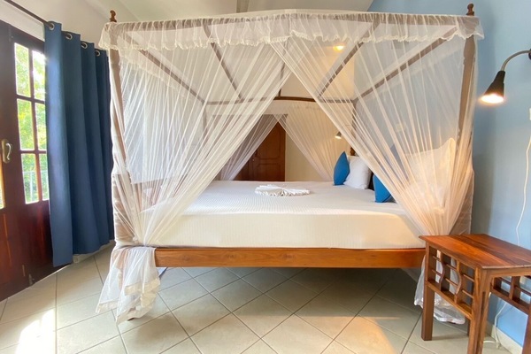 Kamar Double Deluks, 1 Tempat Tidur Queen | Minibar, brankas, meja kerja, dan tempat tidur lipat/tambahan