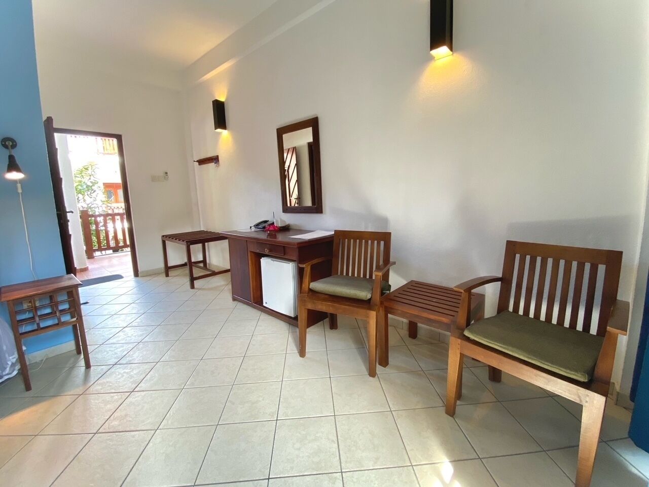 Kamar Double Deluks, 1 Tempat Tidur Queen | Minibar, brankas, meja kerja, dan tempat tidur lipat/tambahan