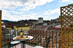 Outdoor dining - Il Bue Apartment- 60sqm with Terrace in Florence (Firenze)