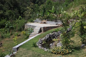 Property grounds - Magnificent Luxury Villa With Large Pool, Staff & Stunning Sea View! (Lovina - Temukus)