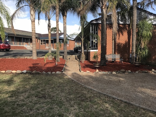 Kootingal Landview Motel