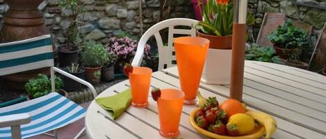 تناول الطعام بالخارج