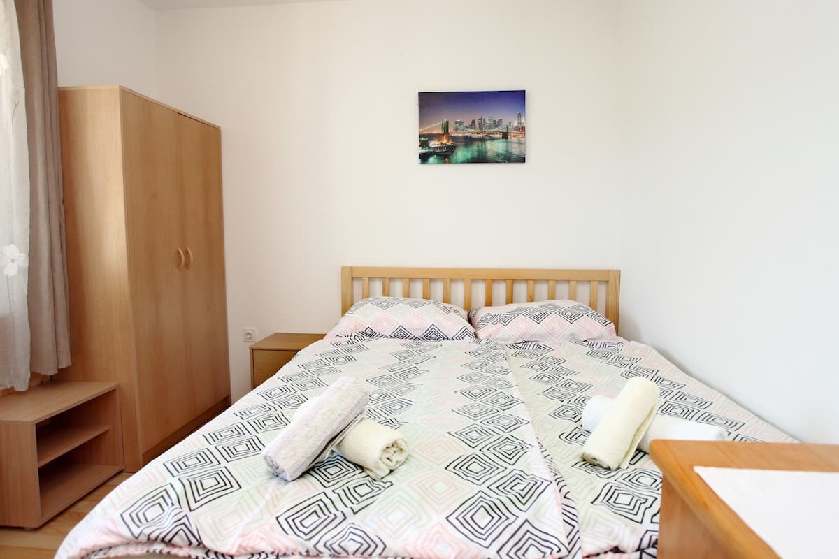Classic Studio | WiFi (free), bed sheets