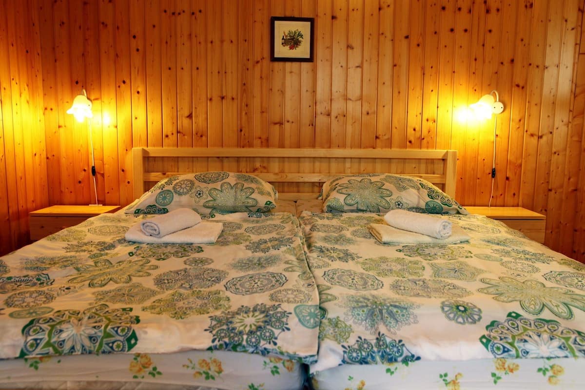 Apartment, 1 Bedroom | WiFi (free), bed sheets