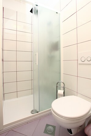 Apartment, Meerblick | Badezimmer | Dusche, kostenlose Toilettenartikel, Haartrockner, Handtücher