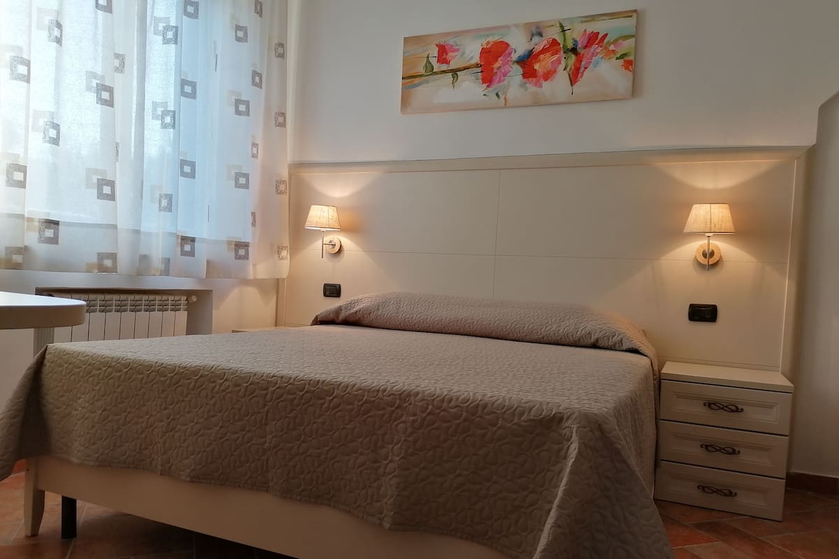 1 bedroom, premium bedding, in-room safe, desk