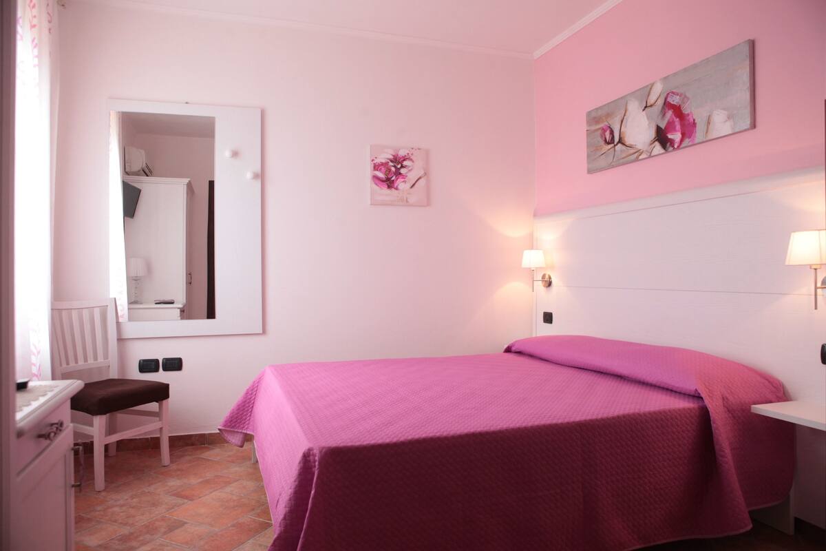 Habitación doble, para no fumadores, vista al mar | 1 habitación, ropa de cama de alta calidad y minibar