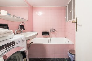 Apartment (Victoria Sun above Metro) | Bathroom | Shower, hair dryer, towels - Victoria Sun Apartments (Athens)