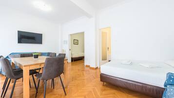 Apartment (Victoria Sun above Metro) | Living area | Flat-screen TV