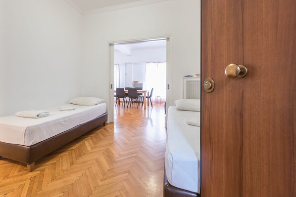 Apartament (Victoria Sun above Metro) | 3 dormitoris, planxa i posts de planxar, wifi gratuïta i roba de llit