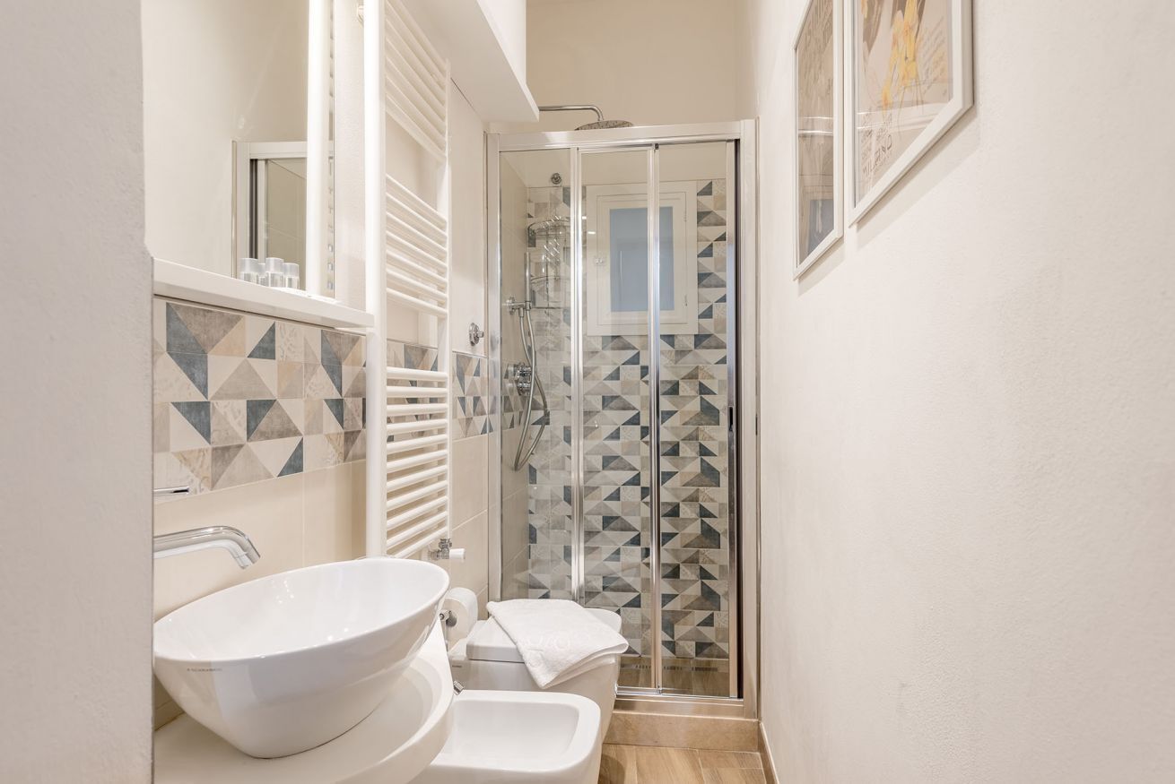 Shower, hair dryer, towels, shampoo