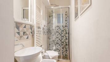 Shower, hair dryer, towels, shampoo
