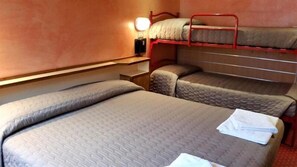 Zimmersafe, kostenloses WLAN, Bettwäsche