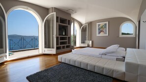 6 bedrooms, in-room safe, iron/ironing board, travel cot