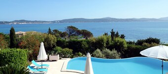 Sainte Maxime: LUXURY VILLA AT THE FRONT OF THE SEA FACING ST TROPEZ