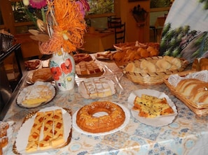 Colazione a buffet inclusa, servita tutte le mattine 