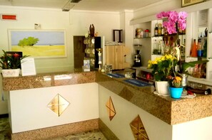 Quầy tiếp tân