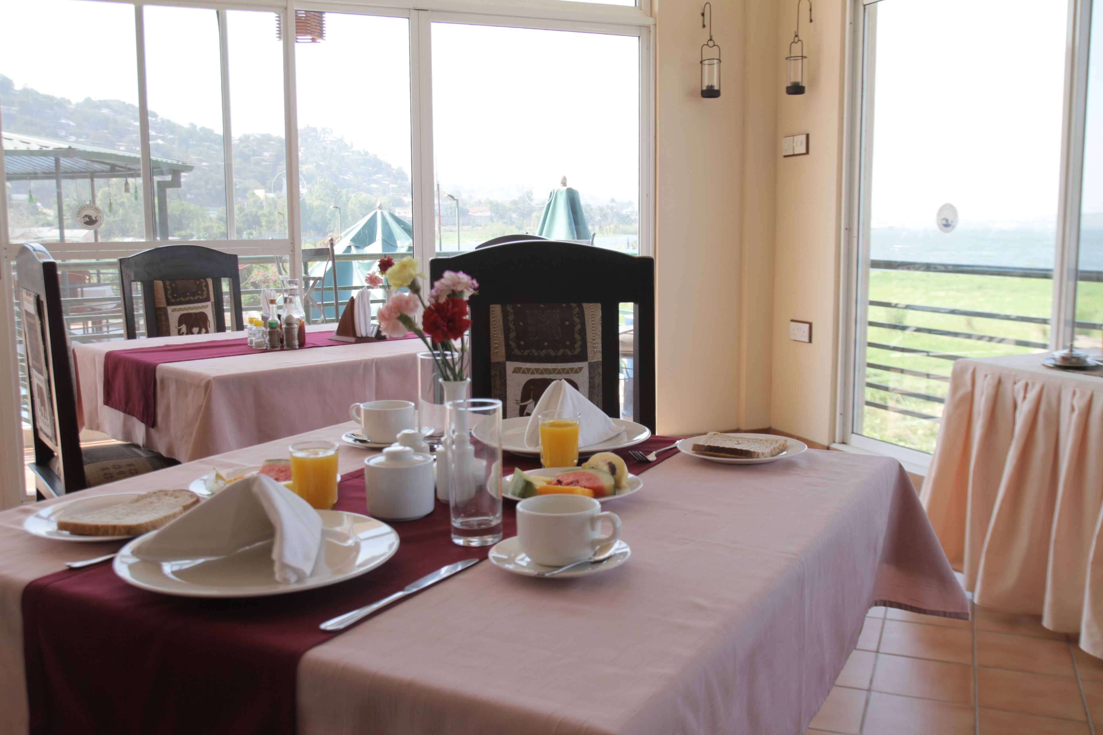 free daily english breakfast