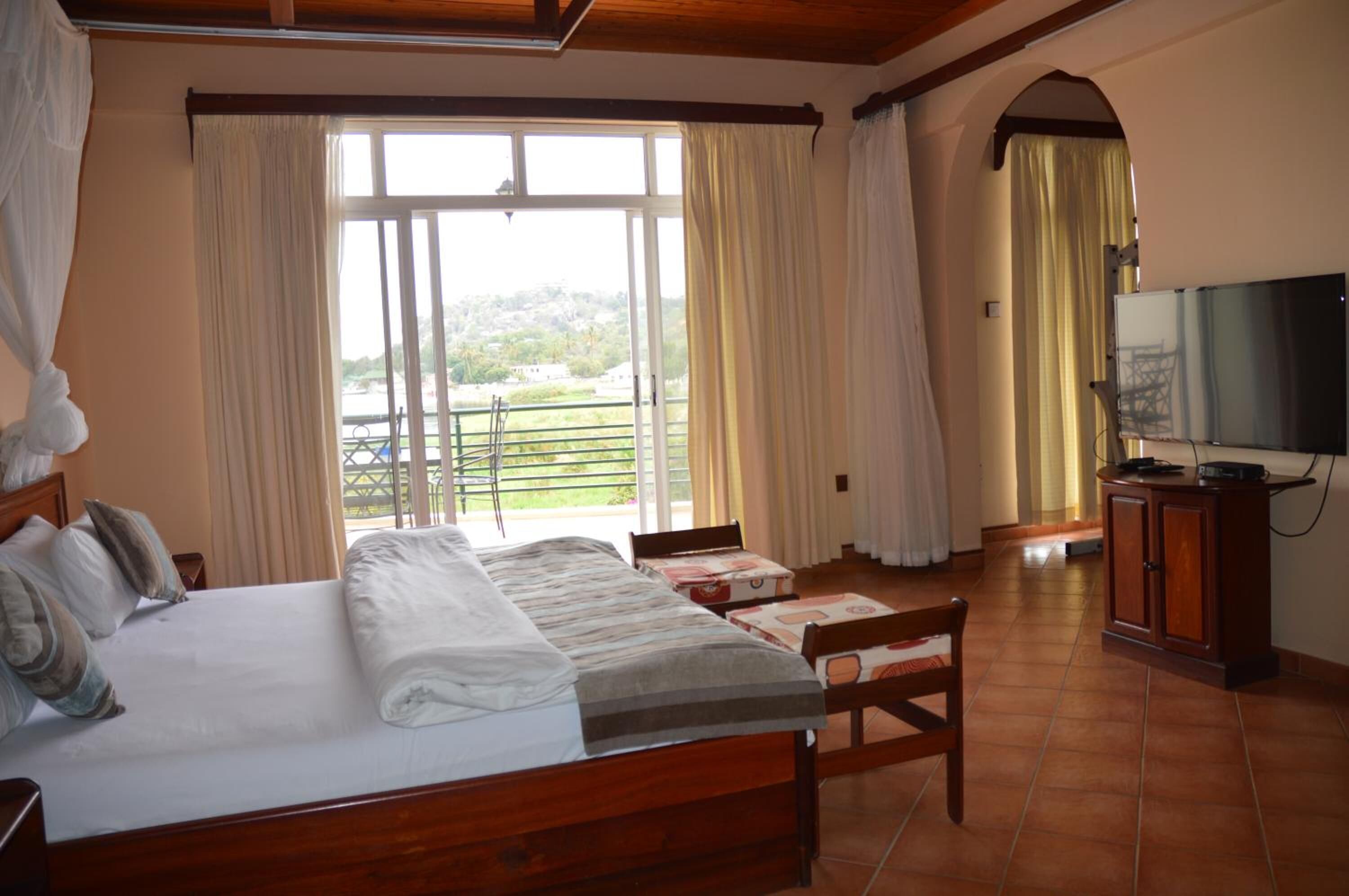 1 bedroom, in-room safe, desk, soundproofing