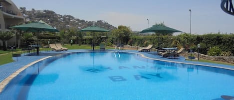 Outdoor pool, sun loungers