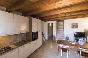 1 bedroom, premium bedding, free wired Internet