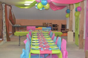 Birthday party area - Picabreiz (Cast)