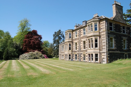 GARDEN COTTAGE, near St Andrews. Glorious, peaceful, country location .