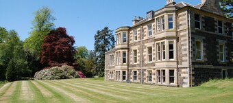 GARDEN COTTAGE, nær St. Andrews. Tradisjonell sjarm i en strålende, landlig beliggenhet